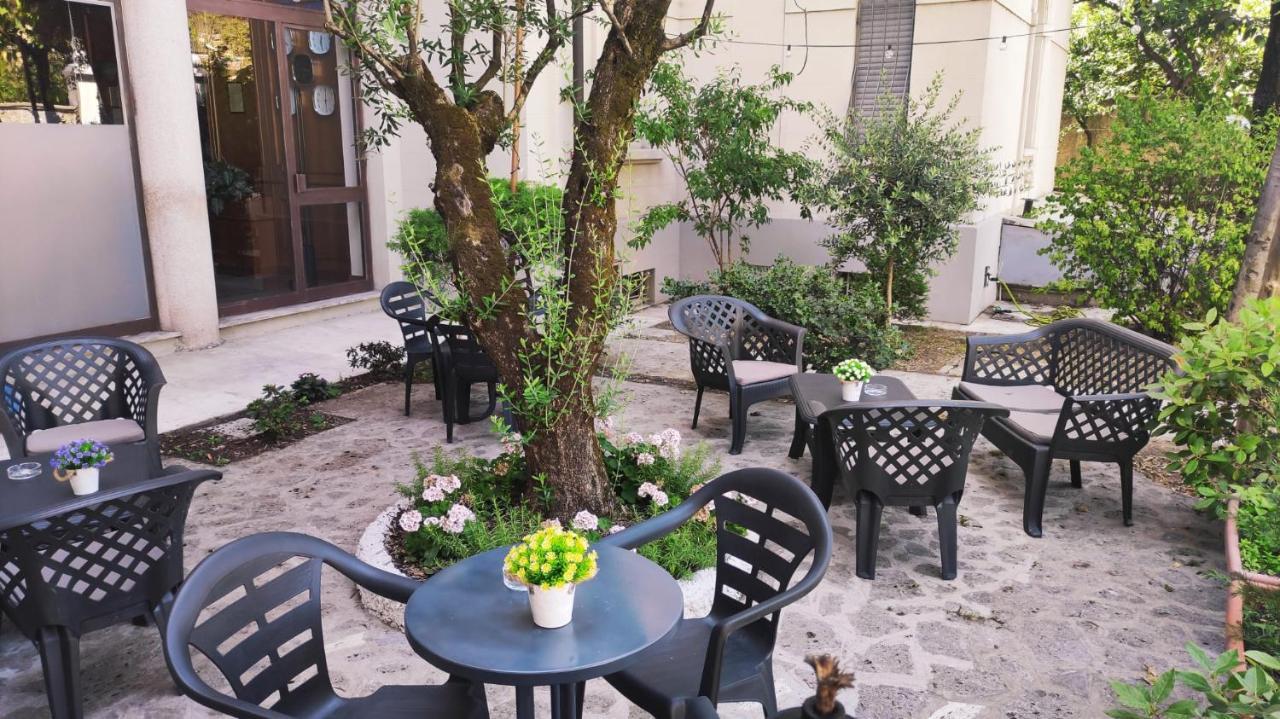 Mokinba Hotels Montebianco Milan Exterior photo